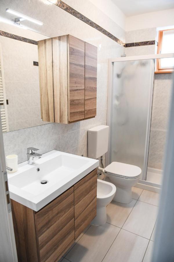 Blue Apartment - A Due Passi Dal Lago, Parcheggio Privato Lazise Buitenkant foto