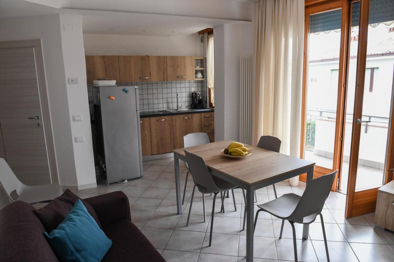 Blue Apartment - A Due Passi Dal Lago, Parcheggio Privato Lazise Buitenkant foto