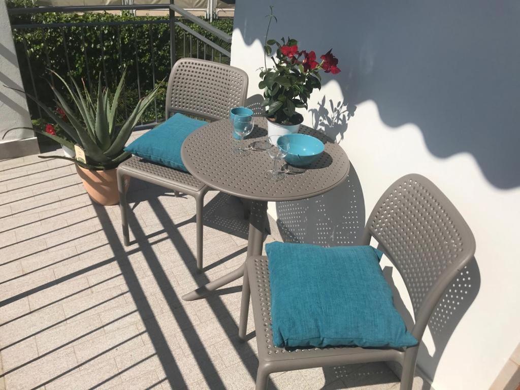 Blue Apartment - A Due Passi Dal Lago, Parcheggio Privato Lazise Buitenkant foto